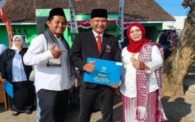 Kepala TU MTsN 4 Pandeglang Raih Satyalancana Karya Satya